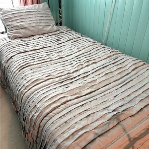 Pottery Barn Bedding Set